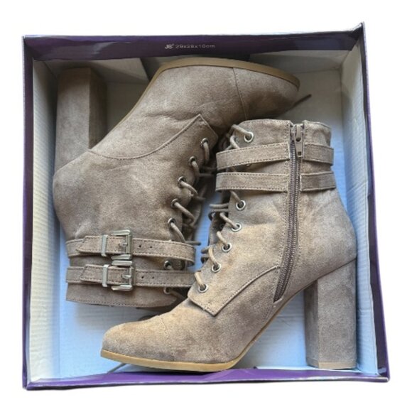 Madden Girl Klaim Boots Women's Size 7.5 Taupe High Heels Lace ups Used in Box - Picture 1 of 10